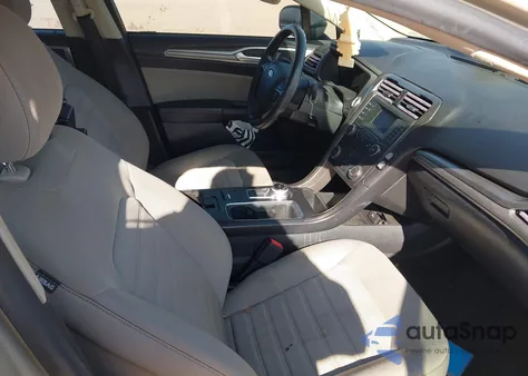 2019 Ford Fusion S z USA, uszkodzony, nr VIN 3FA6P0G77KR232824